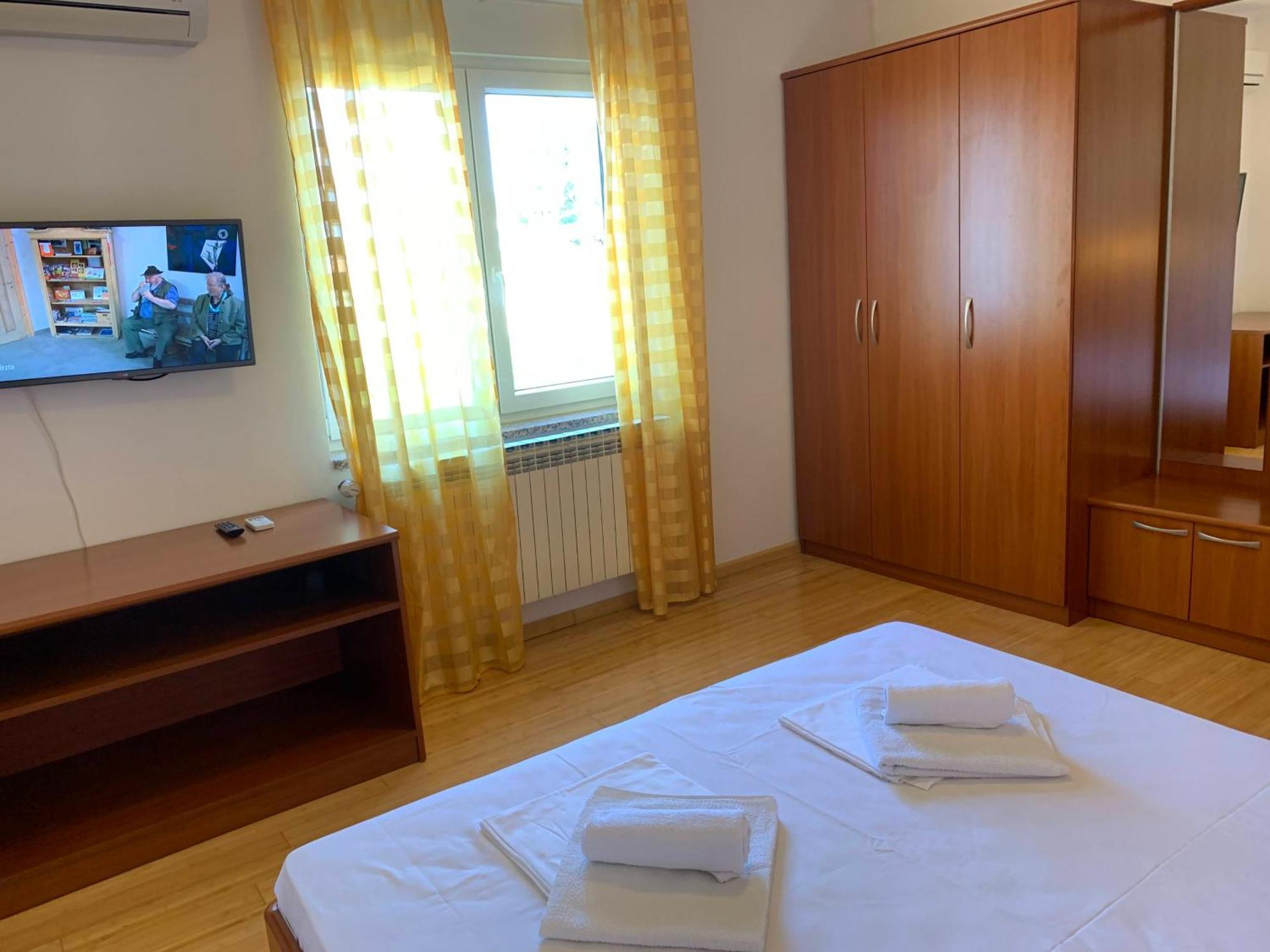 Gargamelo Pension Porec Exterior photo