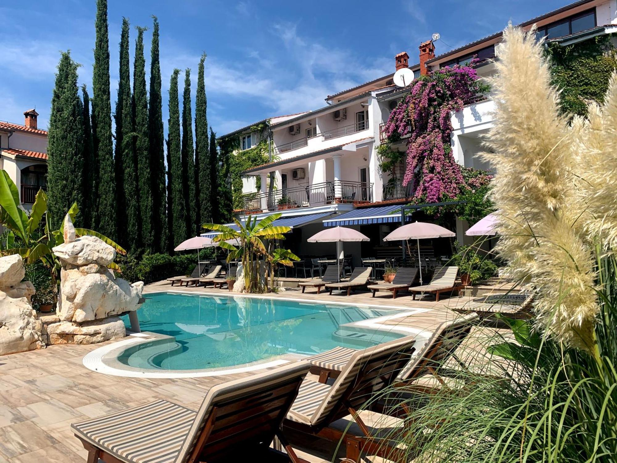 Gargamelo Pension Porec Exterior photo
