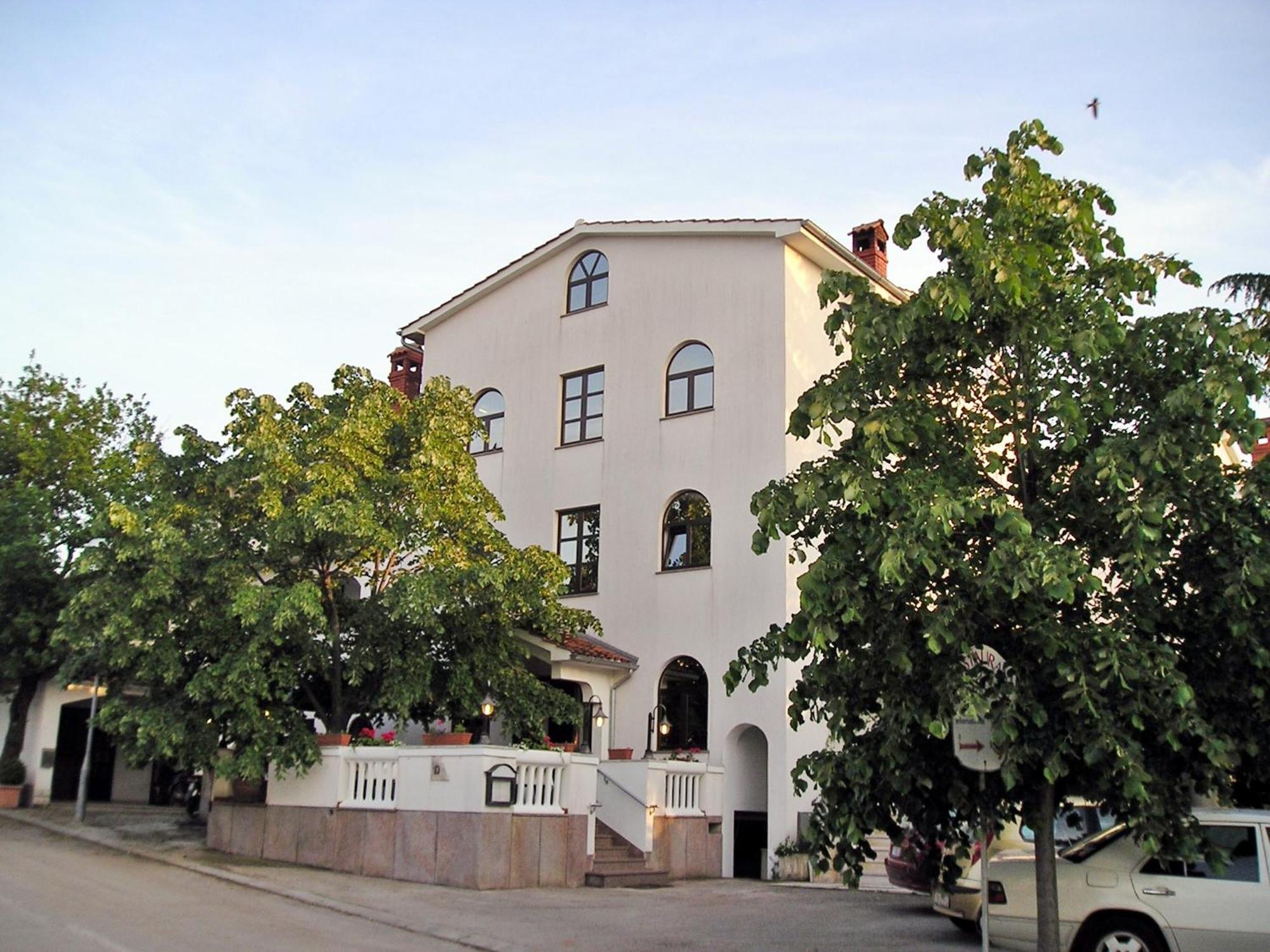 Gargamelo Pension Porec Exterior photo